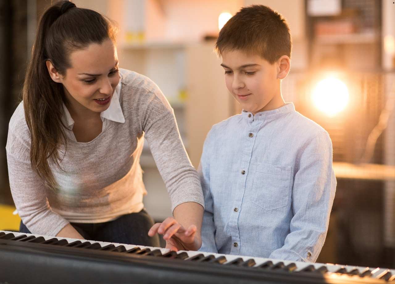 best way to learn to play the piano