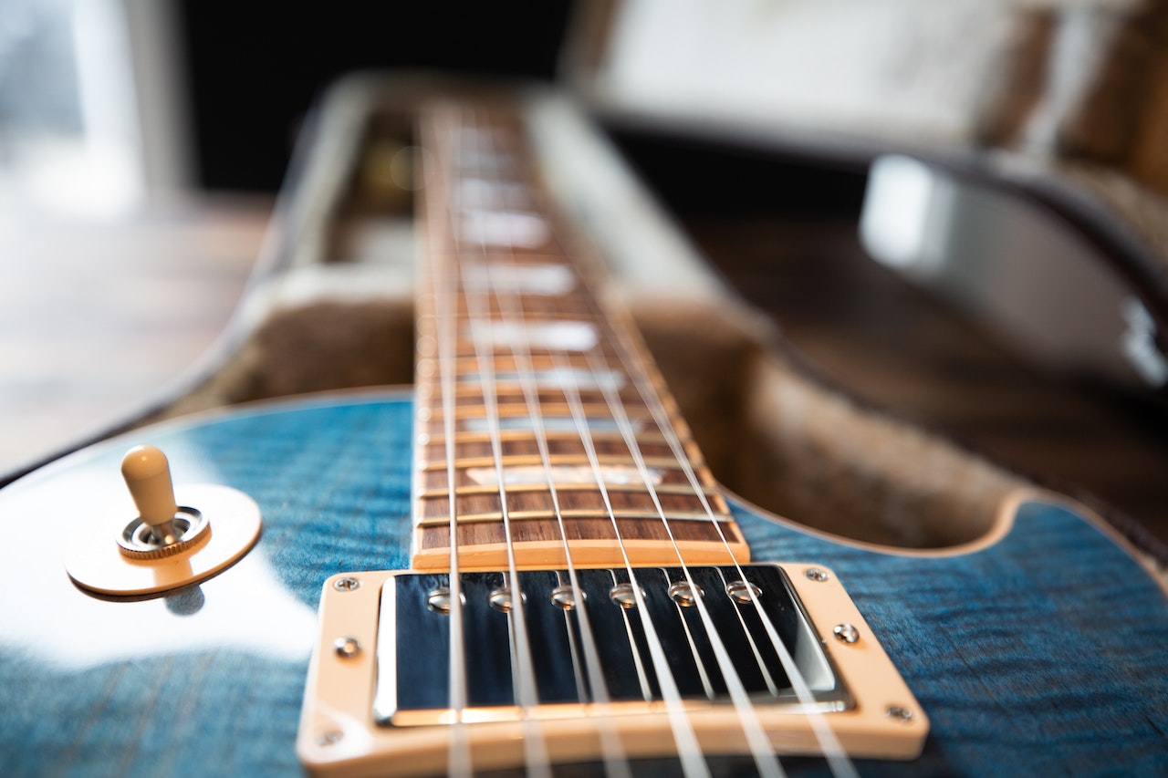 guitar chords in Dubai