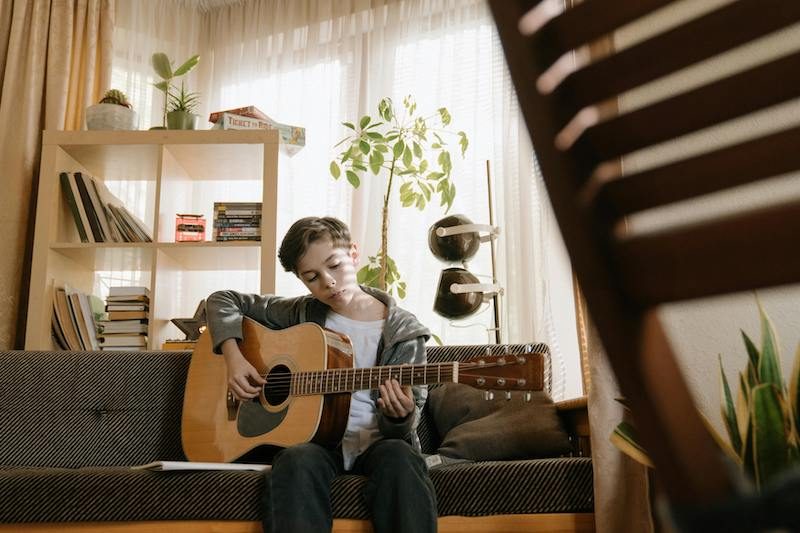A guitar lesson at The Ballet Centre